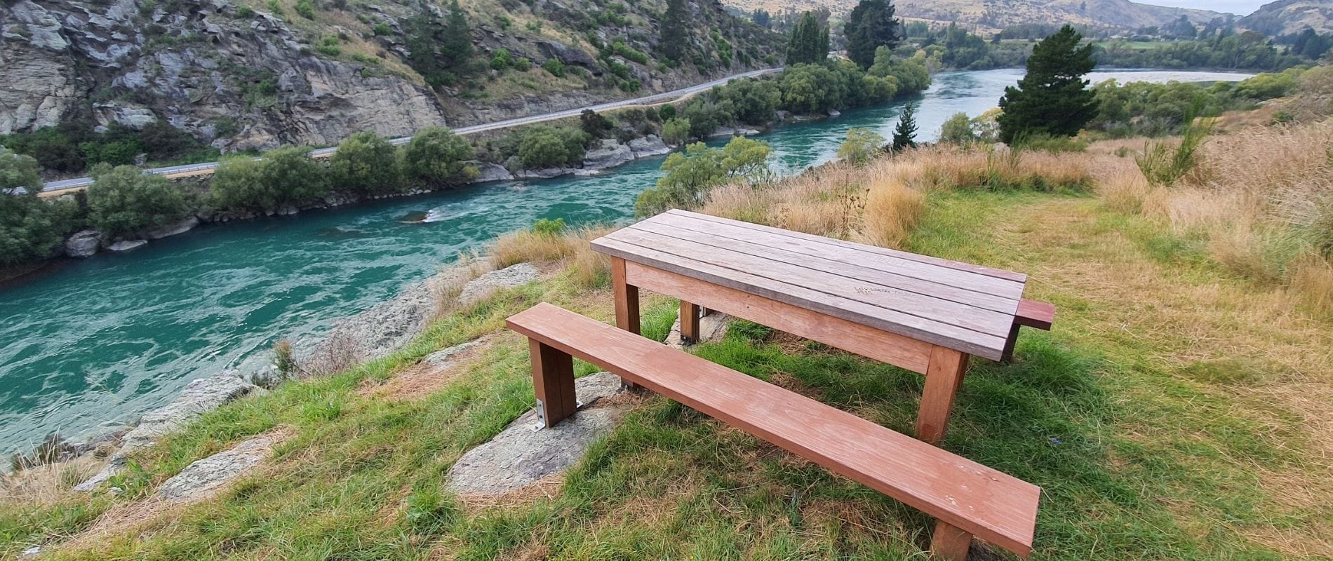 Views of Clutha River on the Grovers Hill walk in Roxburgh, Central Otago