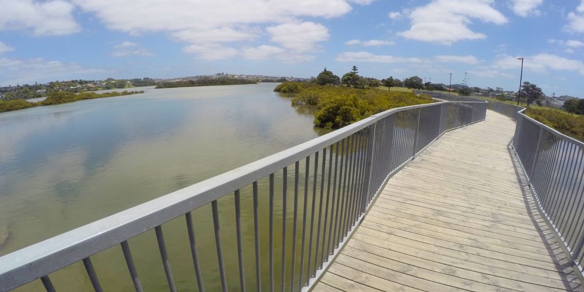 Walk bridge on the Te Ara Tahuna – Orewa Estuary Path