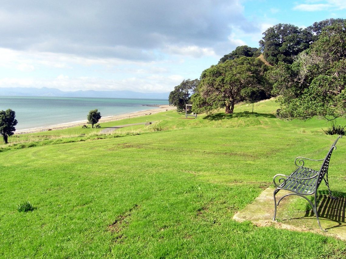 Start walking down the beach|||||||Tapapakanga Regional Park Walk